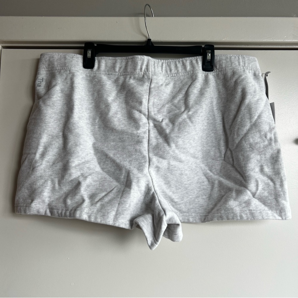 Aritzia TNA Cozy Boyfriend Basic Shorts 3” - Picture 3 of 4